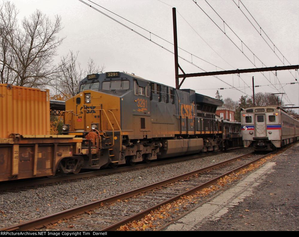 CSX 3291 dpu on Q032 passes outbound SEPTA.